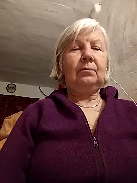 Snapshot of KlaudiaDarling chatting on February 17, 4:02 pm KlaudiaDarling online show from February 17, 4:02 pm