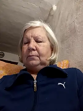 Snapshot of KlaudiaDarling chatting on February 28, 12:44 am KlaudiaDarling online show from February 28, 12:44 am