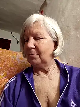 KlaudiaDarling online show from April 10, 7:40 pm