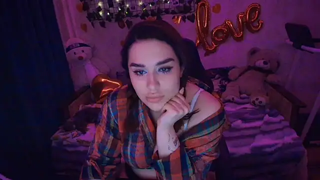 AlisiaRose online show from April 3, 1:47 am