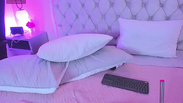 Chloe dolls18 online show from January 6, 7:39 pm