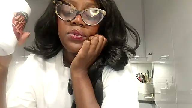 Snapshot of taliablackrose chatting on March 11, 1:33 am taliablackrose online show from March 11, 1:33 am