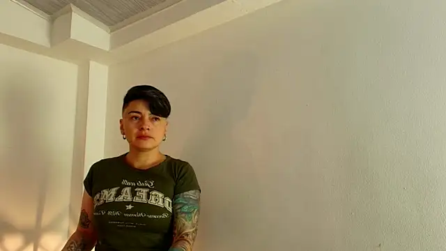 kat paradise online show from April 10, 11:48 am