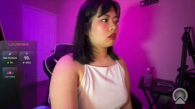 kuromixx444 online show from April 13, 5:46 am