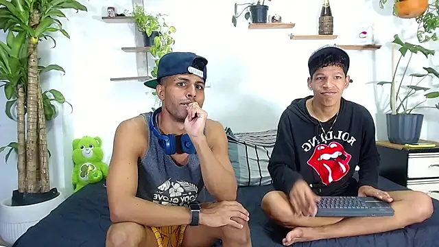 Interracial Snow Bunny online show from February 10, 7:18 pm