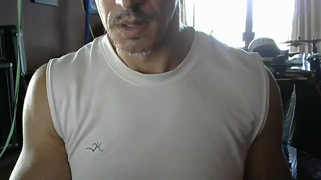 Snapshot of koolchillfun696969 chatting on July 10, 11:40 pm koolchillfun696969 online show from July 10, 11:40 pm