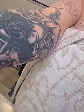 LaRuskaAurora online show from January 8, 8:55 pm