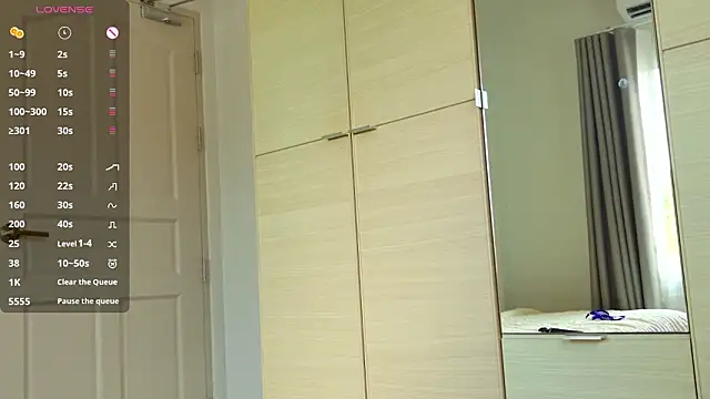 Snapshot of MilaReef chatting on February 6, 9:12 am MilaReef online show from February 6, 9:12 am