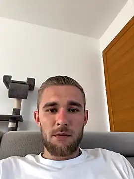 Benjamiinlt online show from April 10, 4:44 pm