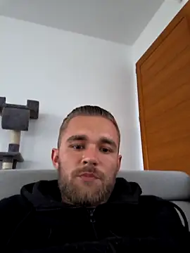Snapshot of Benjamiinlt chatting on May 5, 6:38 pm Benjamiinlt online show from May 5, 6:38 pm