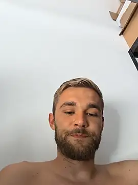 Snapshot of Benjamiinlt chatting on June 24, 1:21 pm Benjamiinlt online show from June 24, 1:21 pm