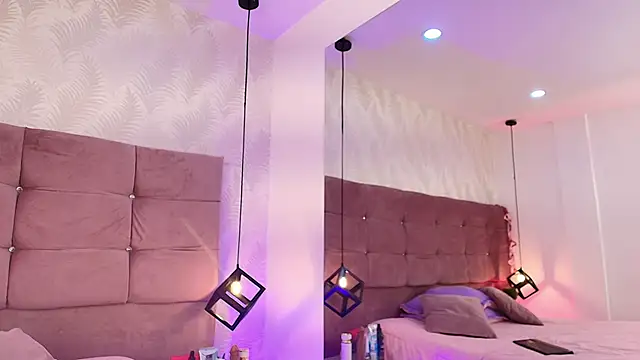 Angela Pintofg online show from January 9, 8:10 pm