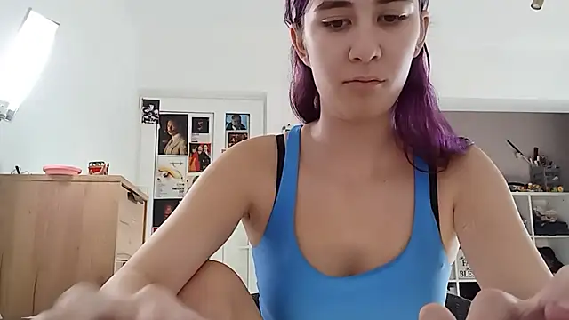 StephanieBugtong online show from January 9, 12:30 pm