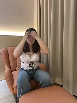 Snapshot of mo-mo-69 chatting on April 6, 1:25 am mo-mo-69 online show from April 6, 1:25 am