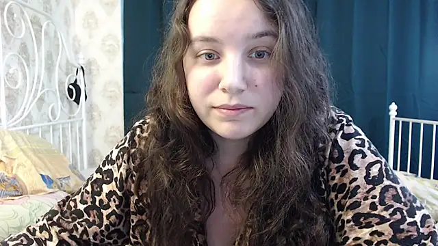 AmazingAllice online show from April 17, 3:26 pm