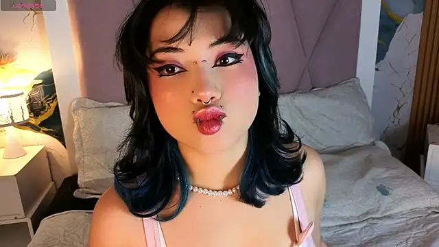 Snapshot of Sienna_Desiree chatting on July 12, 4:03 am Sienna Desiree online show from July 12, 4:03 am