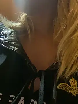 FoxxyFoxx online show from March 11, 8:15 pm