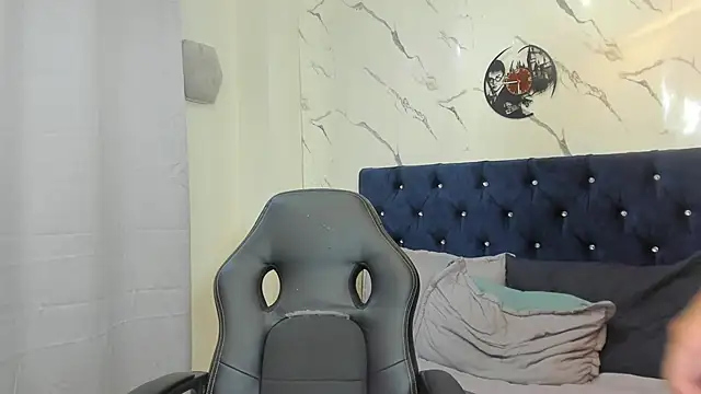 Snapshot of asher_lux chatting on April 30, 7:53 pm asher lux online show from April 30, 7:53 pm