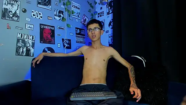 Snapshot of asher_lux chatting on May 13, 7:55 pm asher lux online show from May 13, 7:55 pm