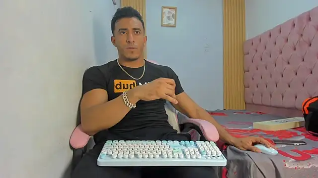 axelsavage042 online show from January 12, 7:41 pm