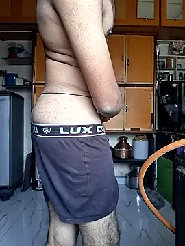 Snapshot of yourpussylover_20 chatting on January 11, 5:01 am yourpussylover 20 online show from January 11, 5:01 am