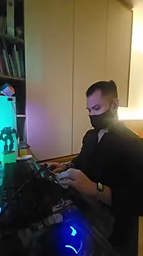 Snapshot of OnlyHand9x chatting on February 4, 5:52 pm OnlyHand9x online show from February 4, 5:52 pm