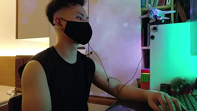Snapshot of OnlyHand9x chatting on July 8, 4:11 pm OnlyHand9x online show from July 8, 4:11 pm