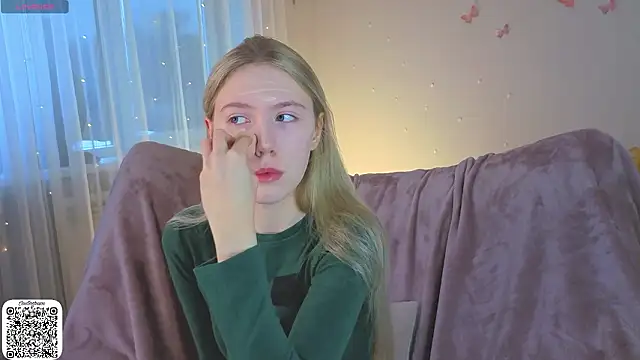 Snapshot of SirenThalassa chatting on February 17, 7:05 am SirenThalassa online show from February 17, 7:05 am