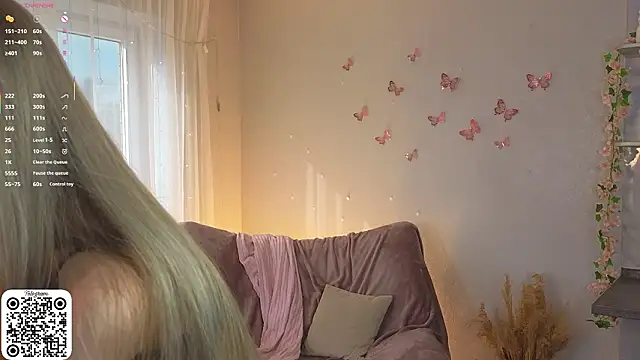 Snapshot of SirenThalassa chatting on March 3, 7:25 am SirenThalassa online show from March 3, 7:25 am