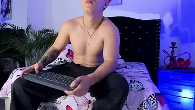 Liam saint online show from April 16, 12:17 pm