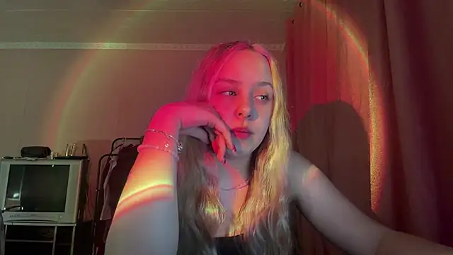 ZoraDearmon online show from January 17, 9:40 pm