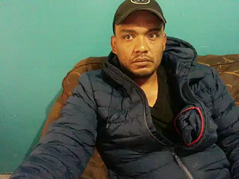 Snapshot of latinomoreno95 chatting on February 11, 5:51 pm latinomoreno95 online show from February 11, 5:51 pm