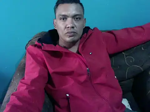 Snapshot of latinomoreno95 chatting on February 13, 9:00 pm latinomoreno95 online show from February 13, 9:00 pm