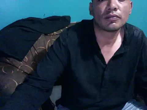 Snapshot of latinomoreno95 chatting on May 15, 11:23 pm latinomoreno95 online show from May 15, 11:23 pm