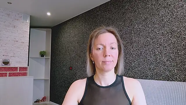 Amanda Luxe online show from March 14, 3:12 am