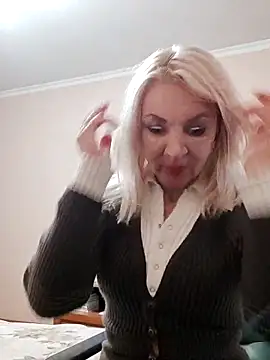 Snapshot of MiraStar984 chatting on February 5, 3:27 pm MiraStar984 online show from February 5, 3:27 pm