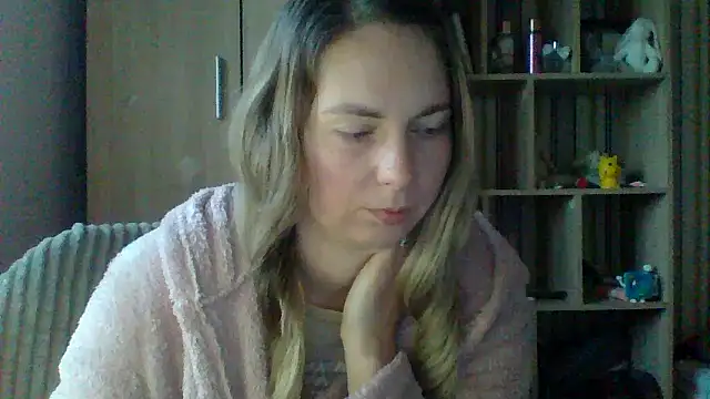 VikiLove765 online show from February 28, 4:35 am