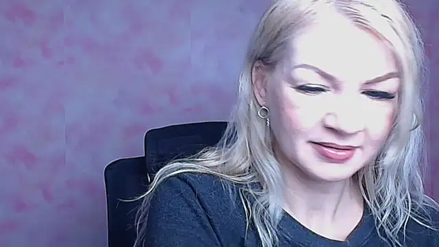 Snapshot of Madonna_Fire chatting on February 12, 12:11 pm Madonna Fire online show from February 12, 12:11 pm