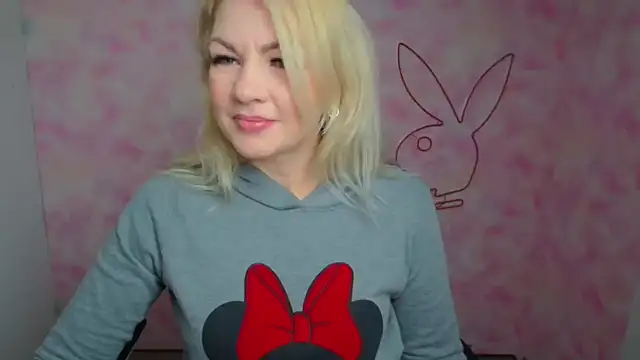 Snapshot of Madonna_Fire chatting on February 18, 12:23 pm Madonna Fire online show from February 18, 12:23 pm