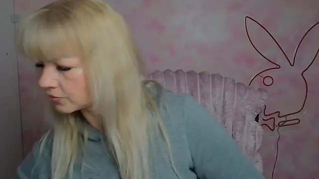 Snapshot of Madonna_Fire chatting on February 23, 6:55 am Madonna Fire online show from February 23, 6:55 am