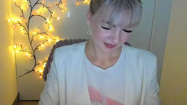 Snapshot of Madonna_Fire chatting on February 28, 1:01 pm Madonna Fire online show from February 28, 1:01 pm