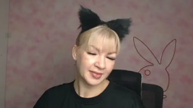 Snapshot of Madonna_Fire chatting on March 8, 6:39 am Madonna Fire online show from March 8, 6:39 am