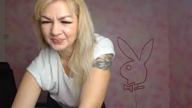 Snapshot of Madonna_Fire chatting on March 27, 6:41 am Madonna Fire online show from March 27, 6:41 am