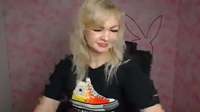 Snapshot of Madonna_Fire chatting on March 30, 11:44 am Madonna Fire online show from March 30, 11:44 am