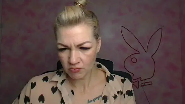 Snapshot of Madonna_Fire chatting on April 10, 12:32 pm Madonna Fire online show from April 10, 12:32 pm