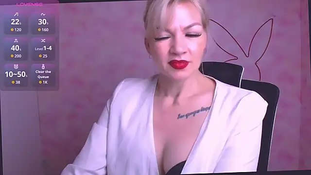 Snapshot of Madonna_Fire chatting on May 6, 12:43 pm Madonna Fire online show from May 6, 12:43 pm