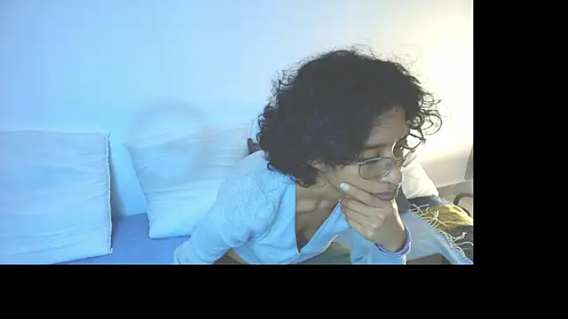 Snapshot of Kharol_cool chatting on May 22, 5:36 am Kharol cool online show from May 22, 5:36 am