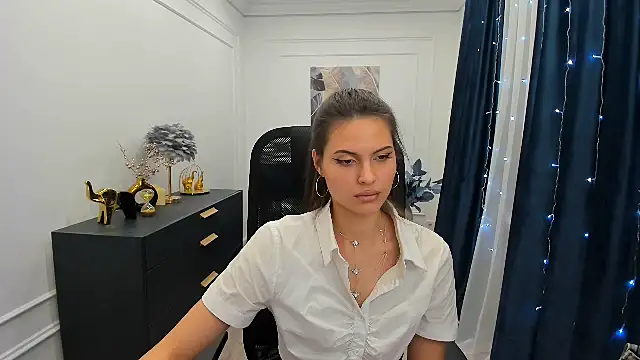 LeslieSvilti online show from January 11, 1:05 pm