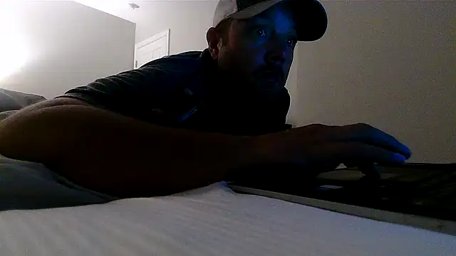 Snapshot of nuttincowboy chatting on May 19, 1:44 am nuttincowboy online show from May 19, 1:44 am