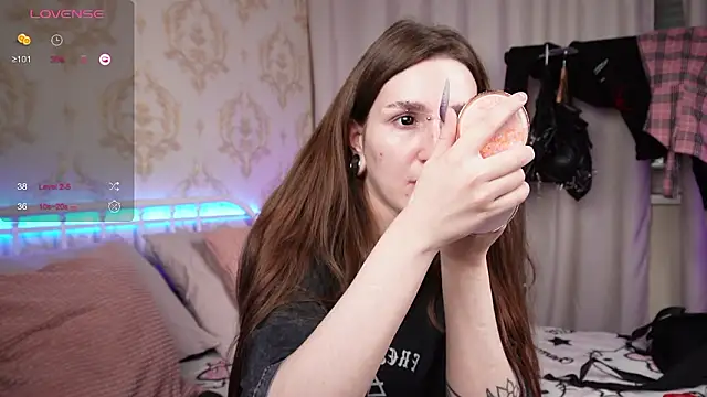 Snapshot of Alice_Goth chatting on January 19, 3:43 am Alice Goth online show from January 19, 3:43 am